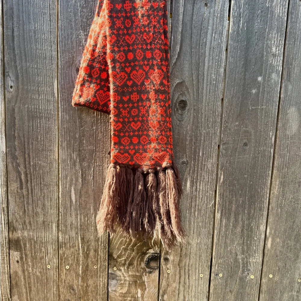 Forever‎ 21 Brown and Rust Red Heart Scarf